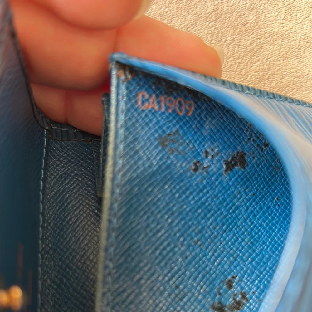 Louis Vuitton Blue Epi Women's Wallet Card Case - Picture 6 of 8